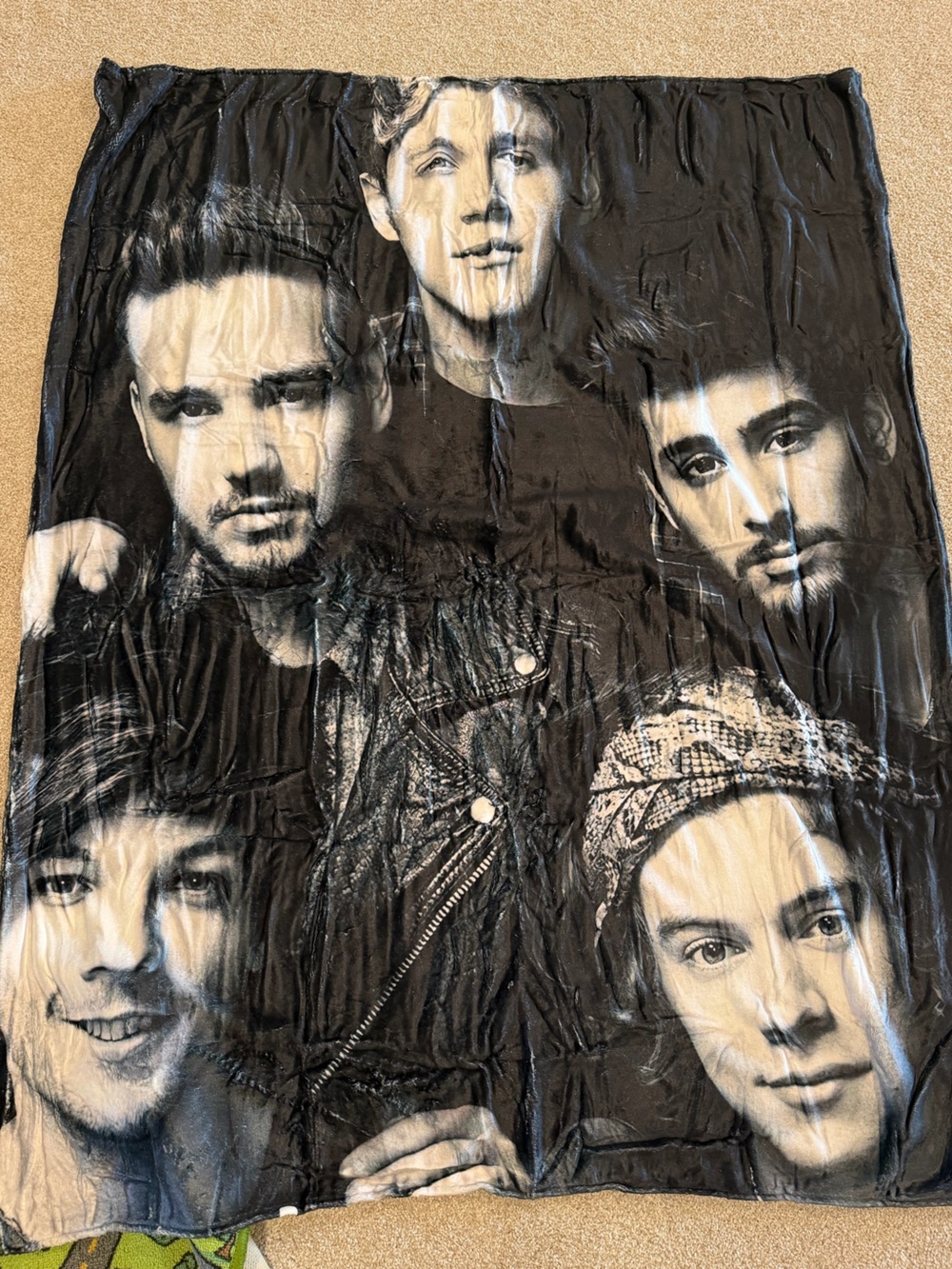 NWOT one direction black and white blanket